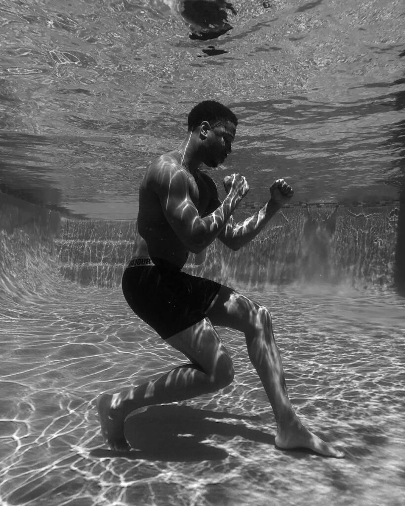 Michael Jordan in piscina come Muhammad Ali - Kombatnet Blog