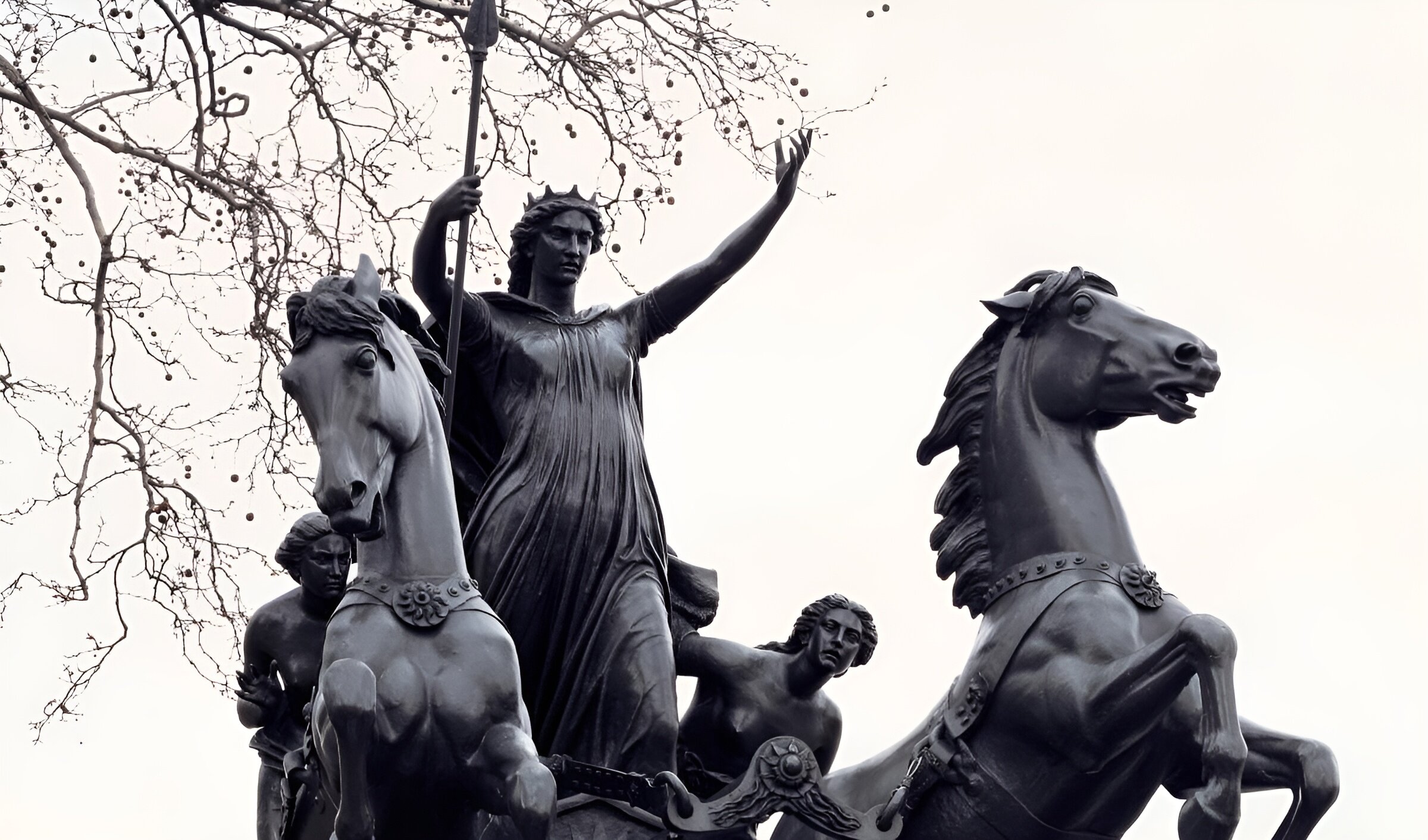 Donne che combattono: storia e leggende delle guerriere di ogni tempo