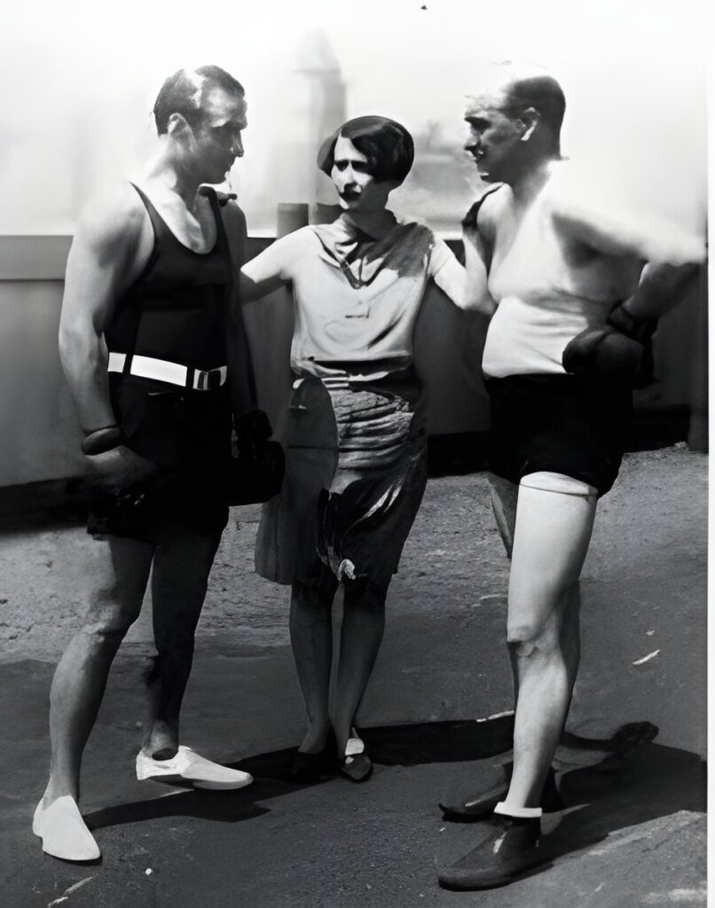 Il match di pugilato tra Frank O'Neil e Rodolfo Valentino - Kombatnet