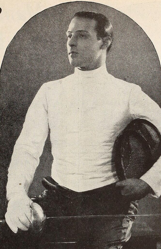 Rodolfo Valentino in uniforme da scherma - Kombatnet