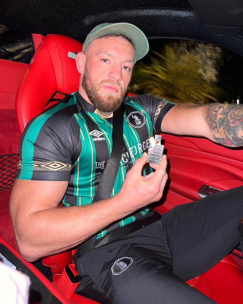Conor McGregor a bordo di una Ferrari F8 Tributo nel sud della Francia - Kombatnet News