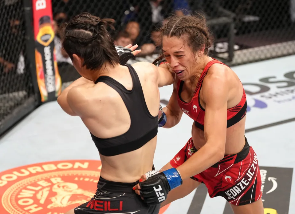 Joanna Jedrzejczyk perde per KO contro Zhang Weili a causa di uno spinning back fist - UFC MMA - Kombatnet News