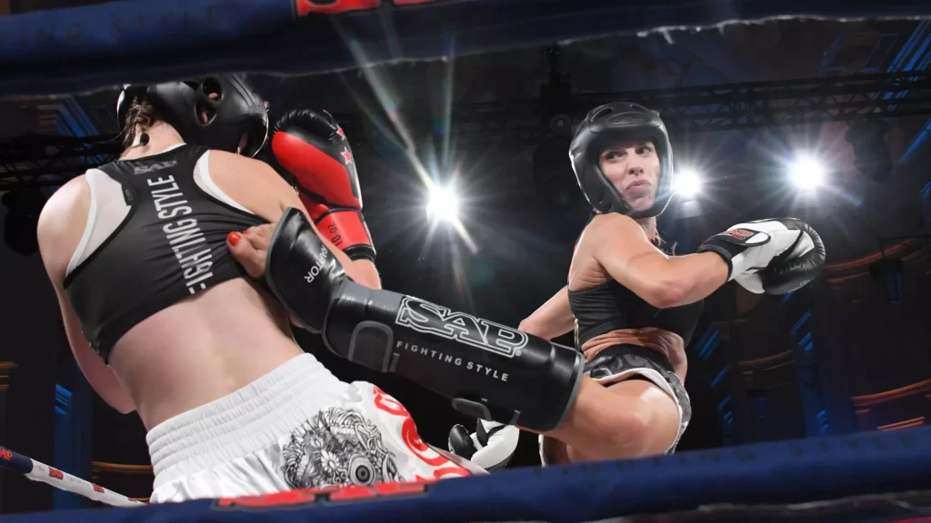 Elisabetta Canalis kick calcio kickboxing - Kombatnet News