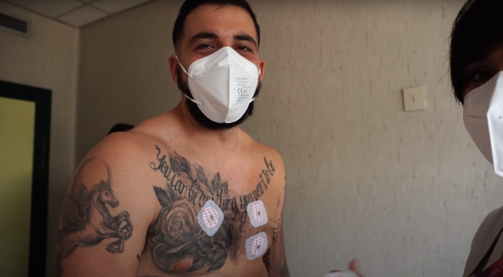 Mattia Faraoni si prepara per l'esame cardiologico sotto sforzo all'Ospedale di Tor Vergata - Kombatnet News