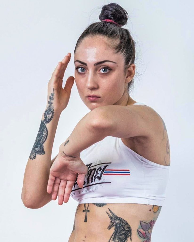 La fighter Sveva Melillo si allena nella Muay Thai sotto la guida del Maestro Daniele Marinetti