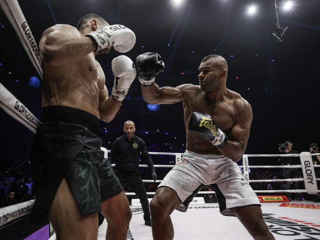 Badr Hari perde contro Alistair Overeem - Kombatnet News