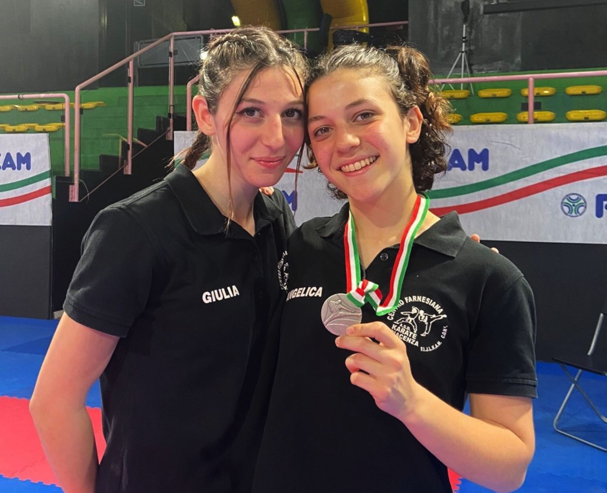 Giulia ed Angelica Ghilardotti al raduno nazionale di Karate FILJKAM