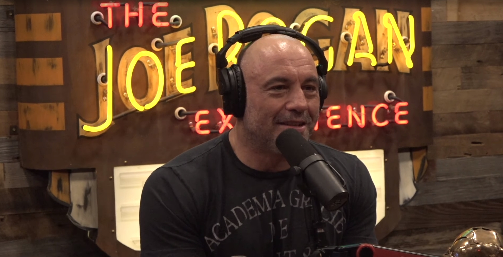 Joe Rogan fa arrabbiare Dana White: "I fighter Bellator migliori di quelli UFC"
