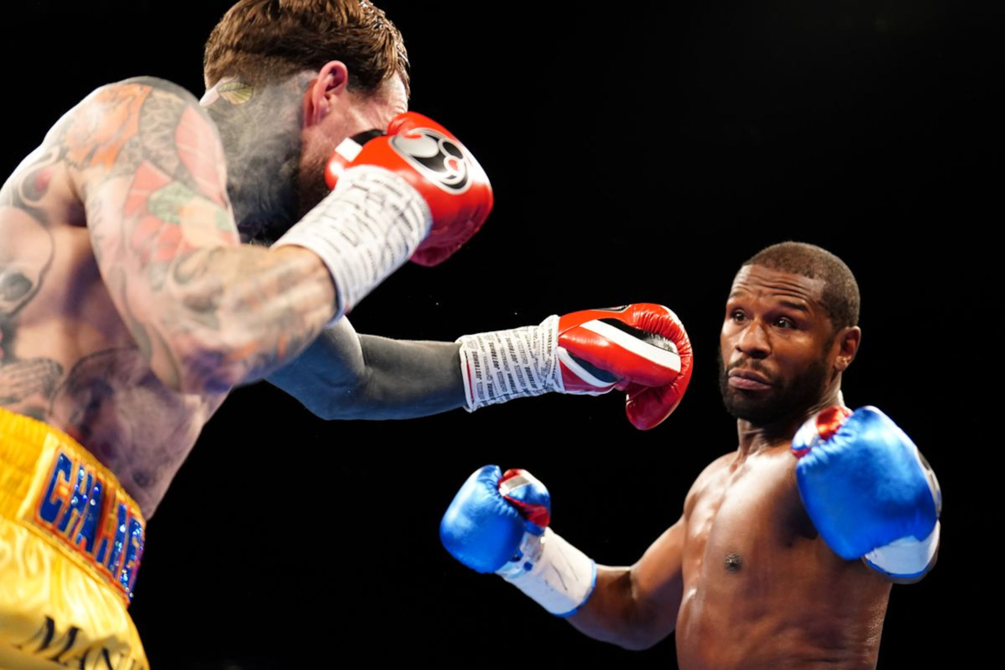 Il declino di Mayweather: O2 Arena semivuota per il match contro Chalmers, stella dei reality