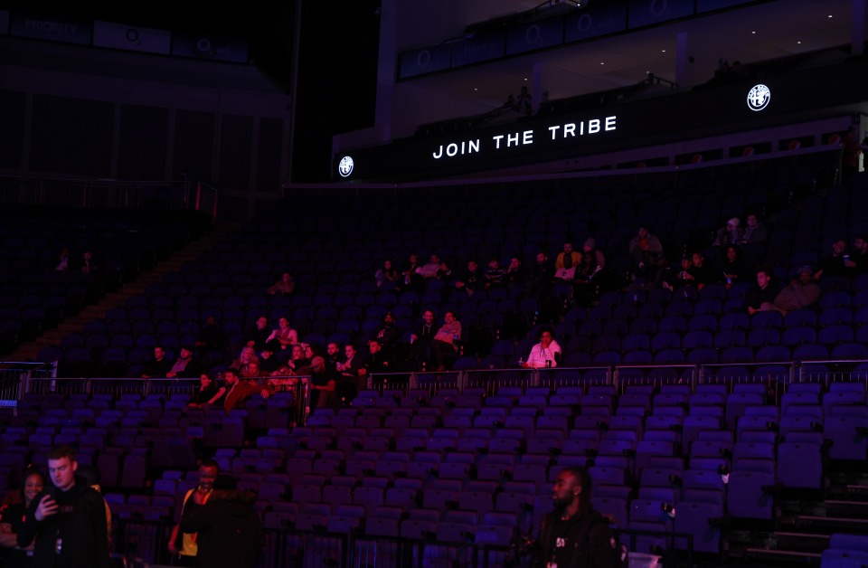 Gli spalti semivuoti della O2 Arena durante il match tra Floyd Mayweather Jr ed Aaron Chalmers - Kombatnet News