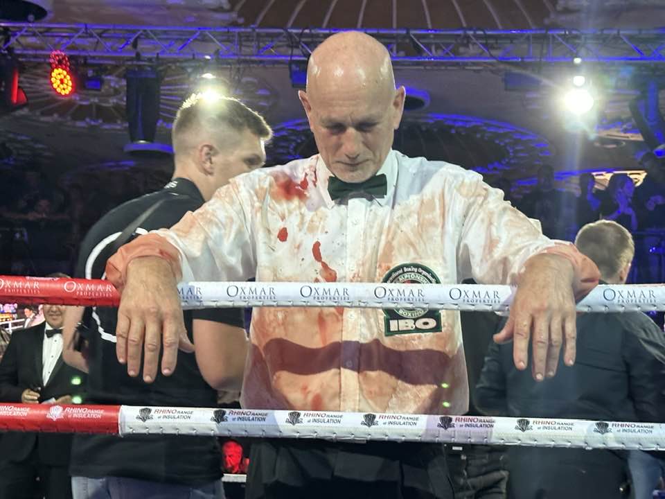 Arbitro Boxe Pugilato Will Soulos insanguinato stanco ring Fabio Turchi Floyd Masson Mondiale IBO Australia - Kombatnet