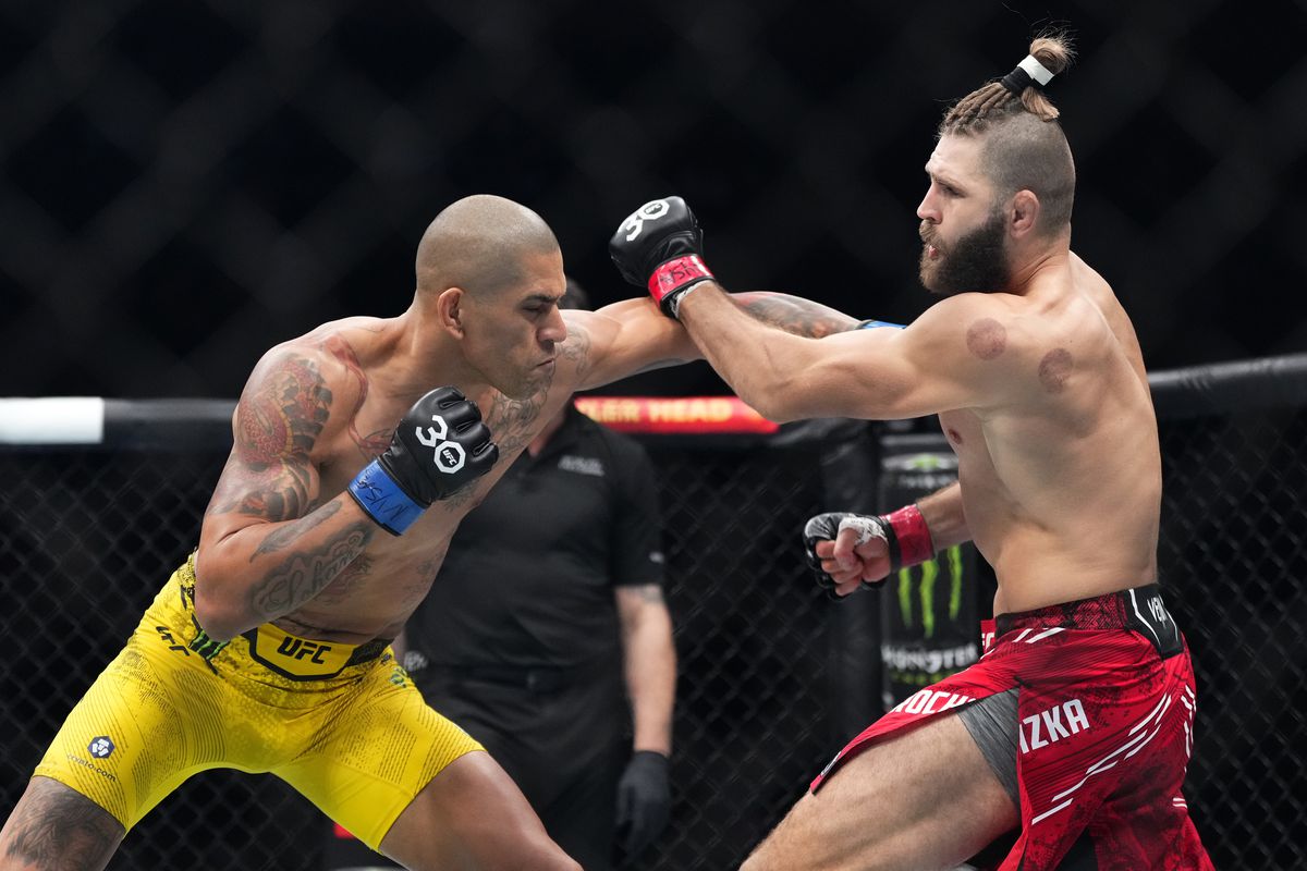 Alex Pereira batte Jiří Procházka a UFC 295 e diventa campione UFC dei pesi massimi leggeri