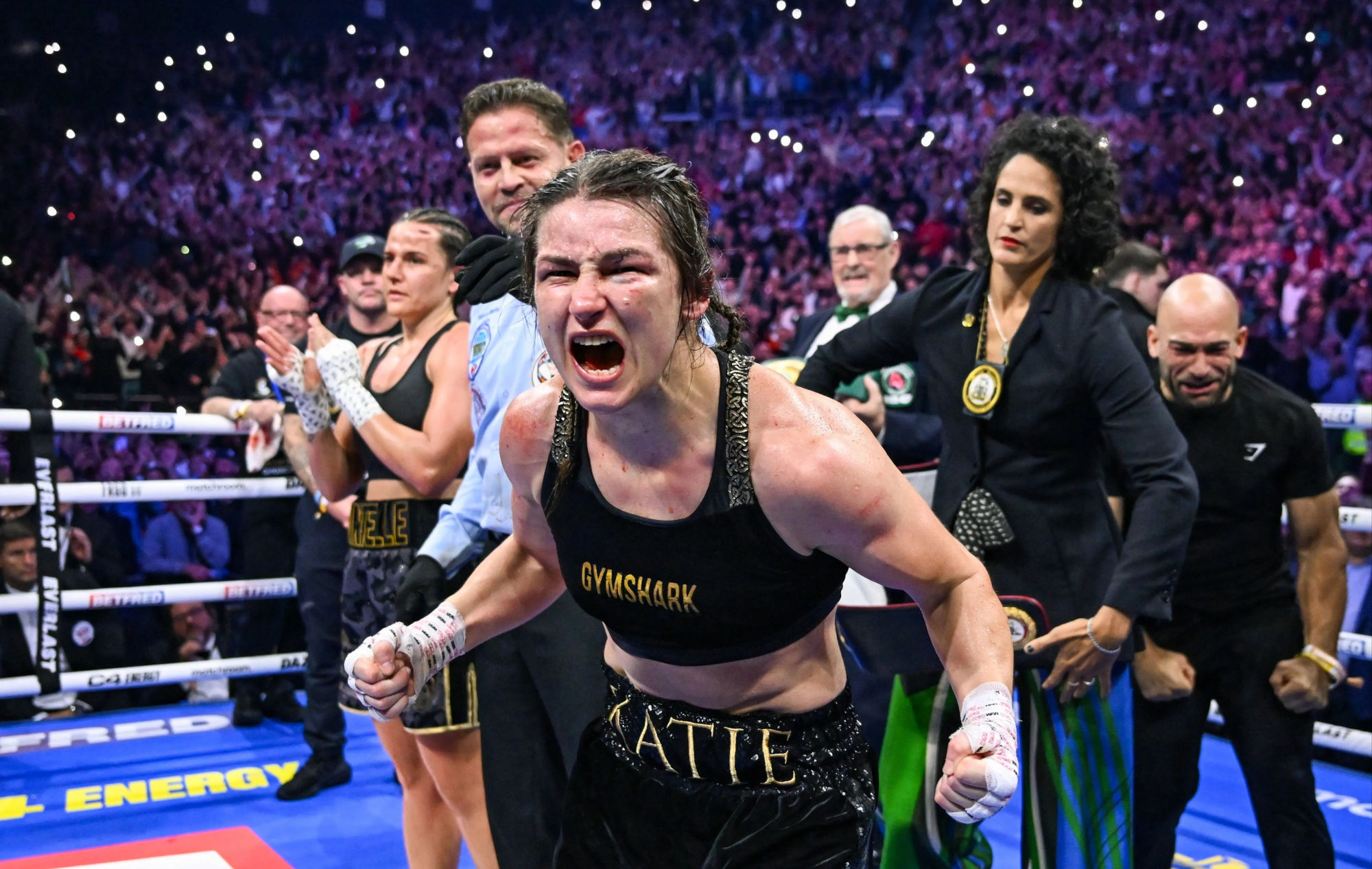 Katie Taylor batte Chantelle Cameron e diventa campionessa indiscussa in due categorie