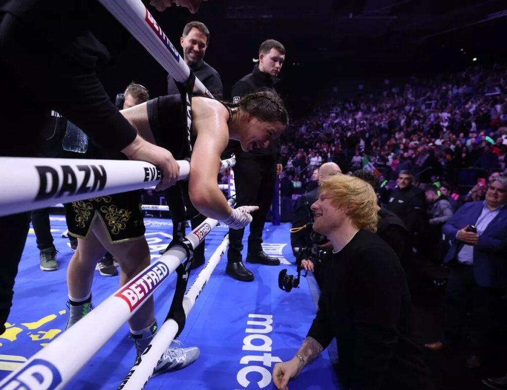 Il cantante Ed Sheeran amico di Katie Taylor - Kombatnet