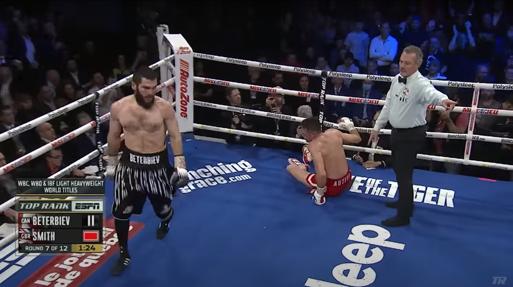 Artur Beterbiev resta imbattuto: KO spettacolare su Smith al Centre Videotron