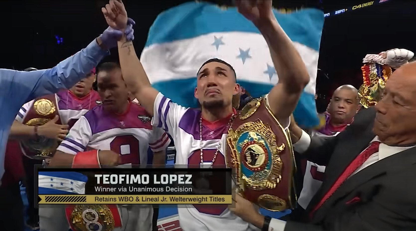 Teofimo Lopez vince ma non convince contro Jamaine Ortiz, difendendo a fatica la cintura WBO dei pesi welter