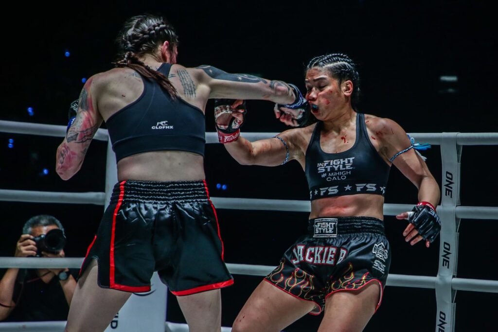 Martine Michieletto ha colpito duramente Jackie Buntan - Kombatnet