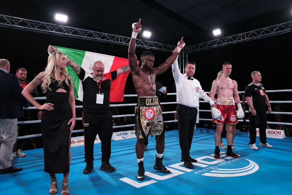 Etinosa El Chapo Oliha batte Pavlov per TKO al terzo riund a Berlino - Kombatnet