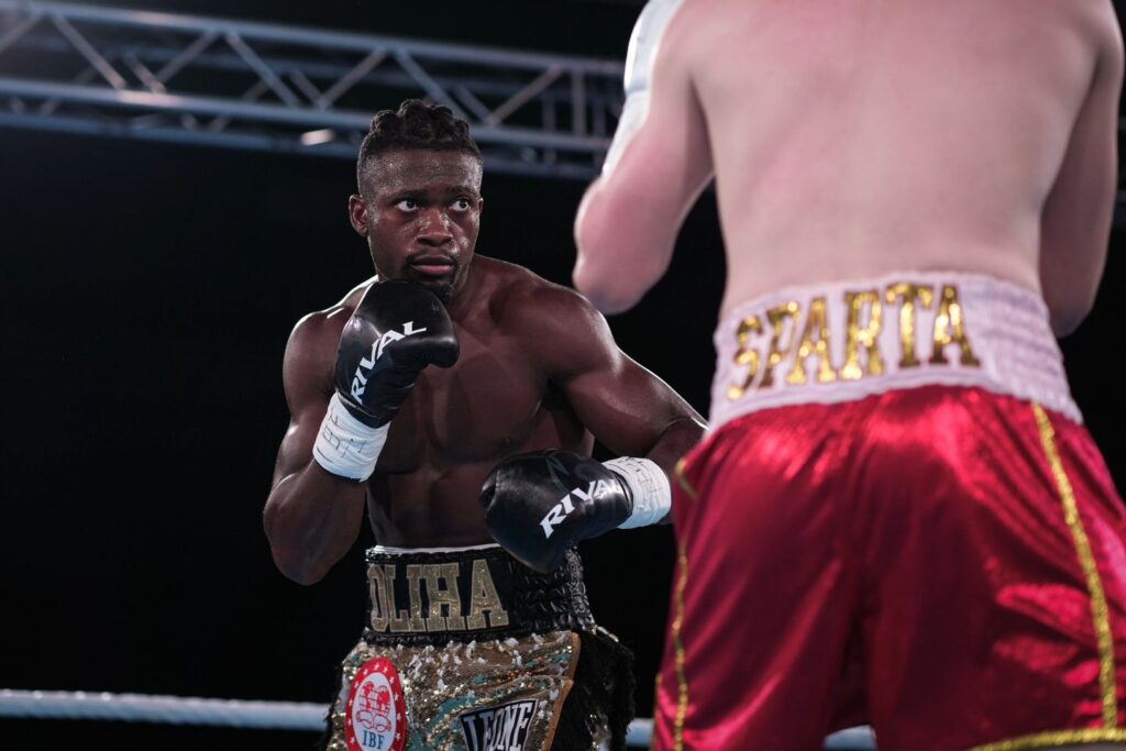 Etinosa Oliha adesso vede la cintura più vicina - Kombatnet