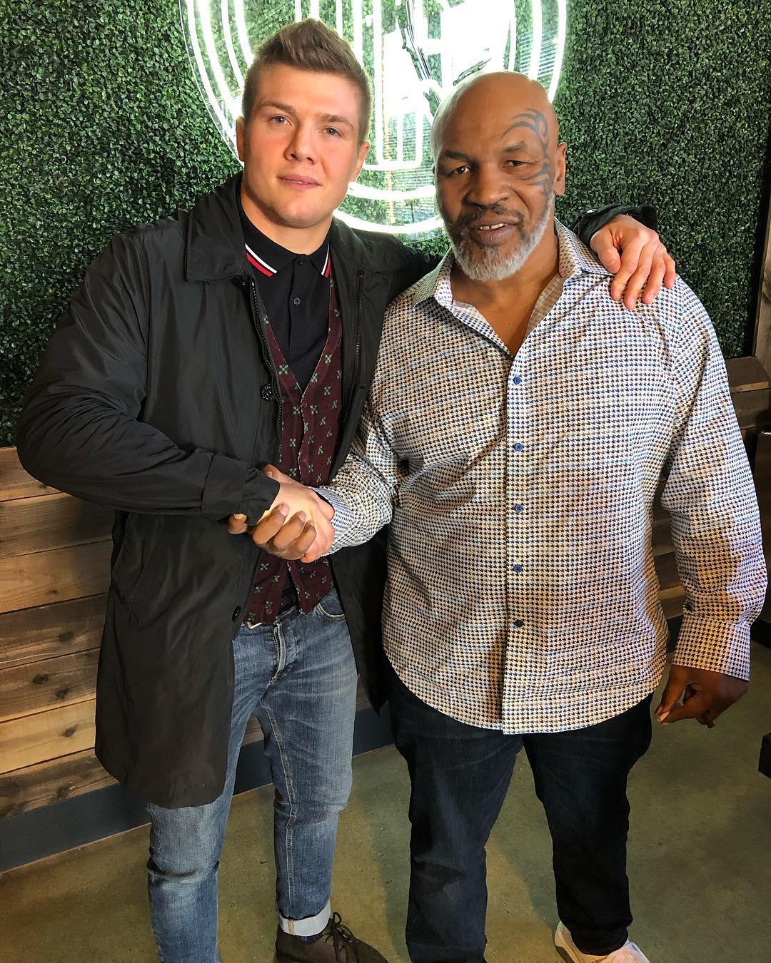 Marvin Vettori con Mike Tyson - Kombatnet Wiki