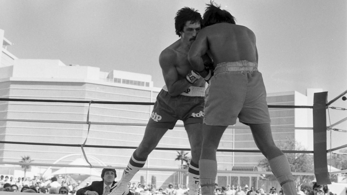 Luigi Minchillo vs Roberto Duràn - Kombatnet