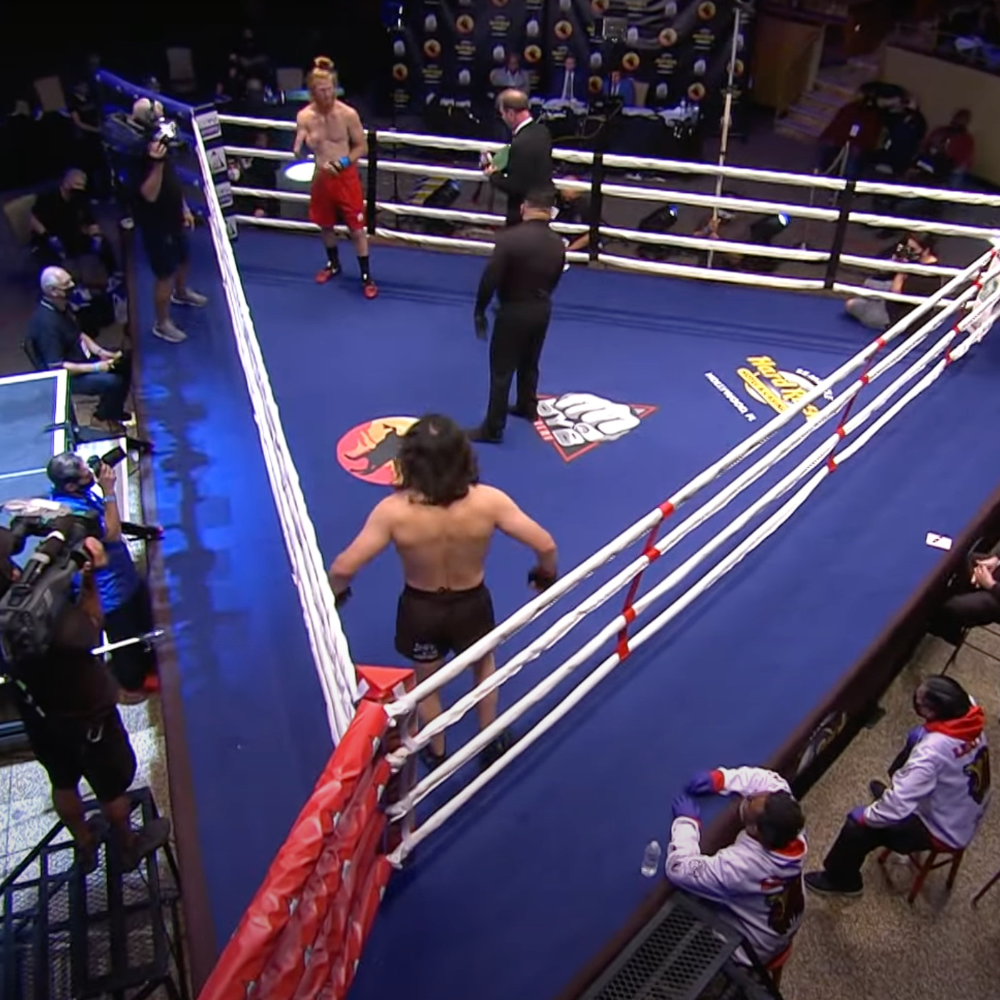 Ring triangolare Triller MMA boxe - Kombatnet Wiki