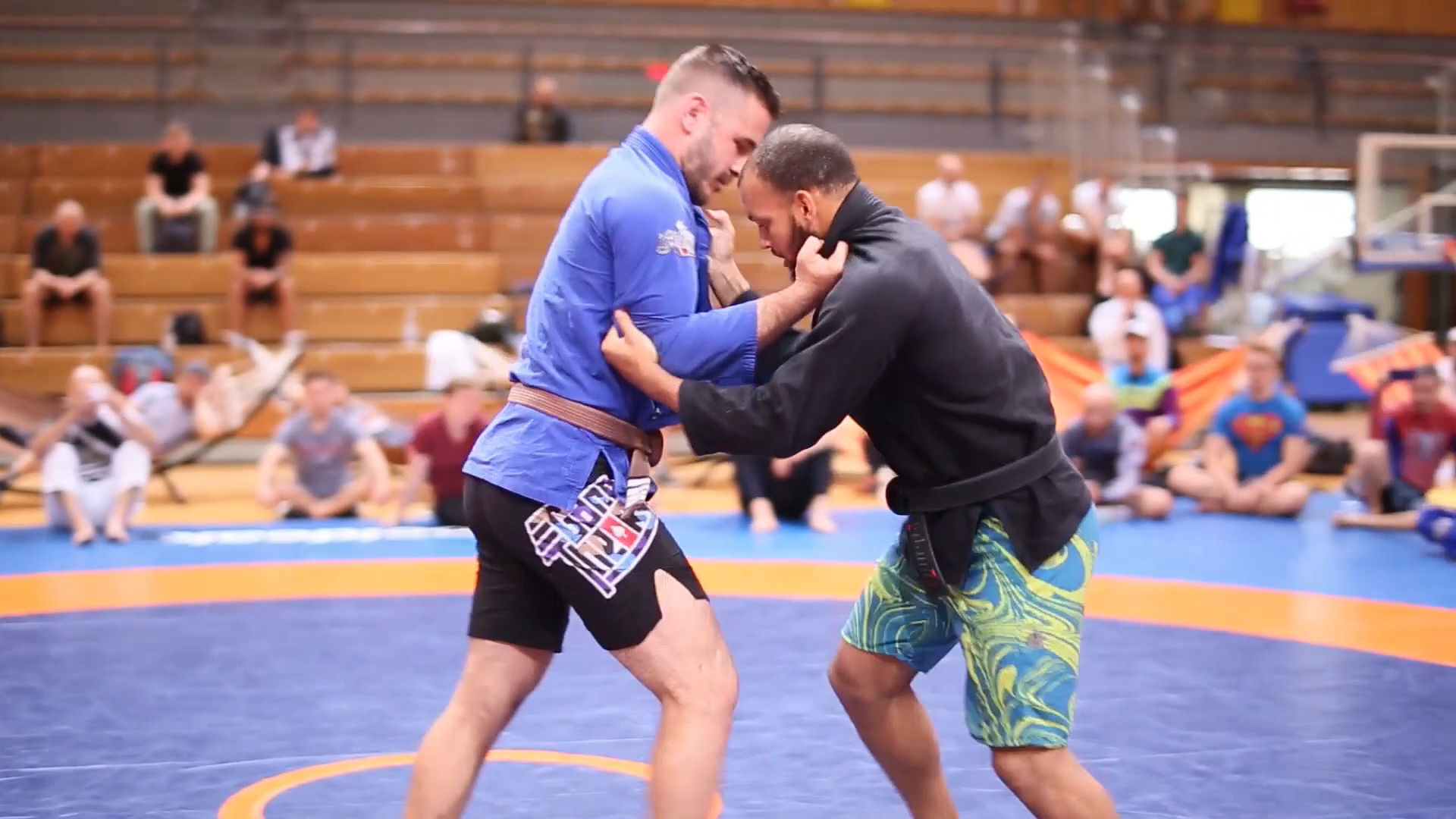 Collar-and-elbow moderno - Kombatnet Wiki